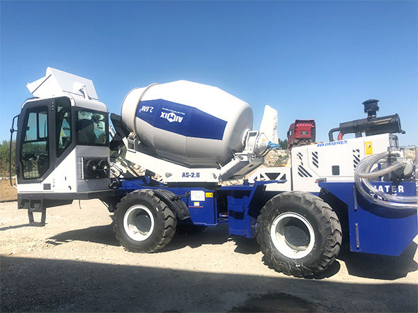 2.6m3 self loading concrete mixer for sale