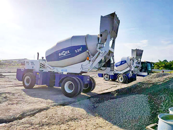 mobile self loading concrete mixer