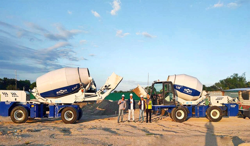 self loading concrete mixer price